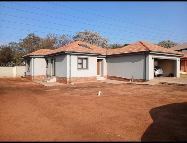 4 BEDROOM HOUSE FOR SALE IN HESTEAPARK
